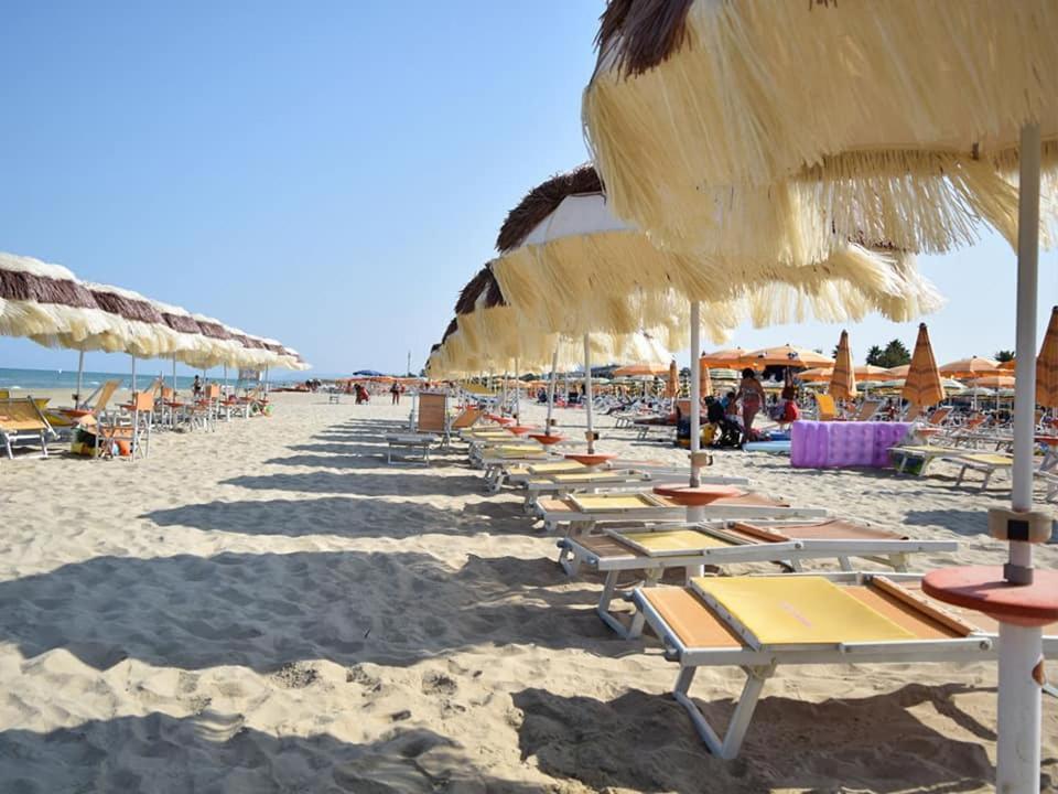 Ristorante Hotel Lucia - 100 Mt Dal Mare Giulianova Dış mekan fotoğraf