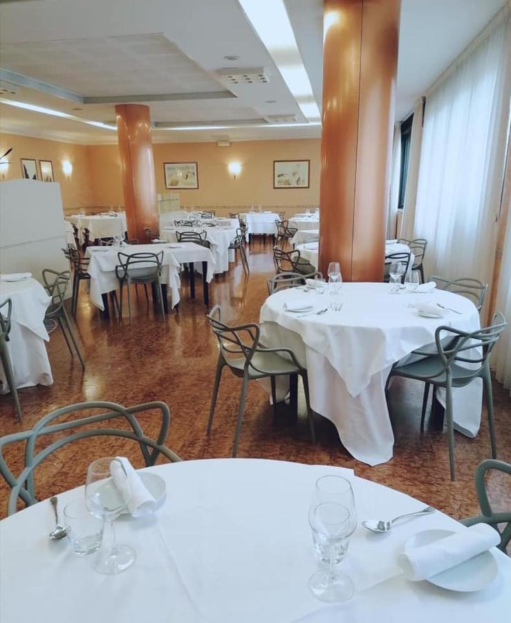 Ristorante Hotel Lucia - 100 Mt Dal Mare Giulianova Dış mekan fotoğraf