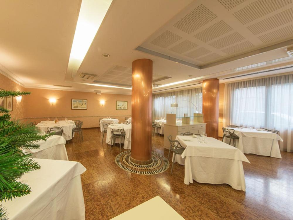 Ristorante Hotel Lucia - 100 Mt Dal Mare Giulianova Dış mekan fotoğraf
