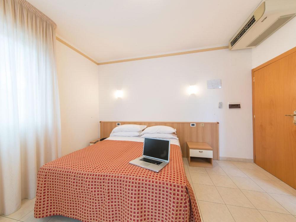 Ristorante Hotel Lucia - 100 Mt Dal Mare Giulianova Dış mekan fotoğraf