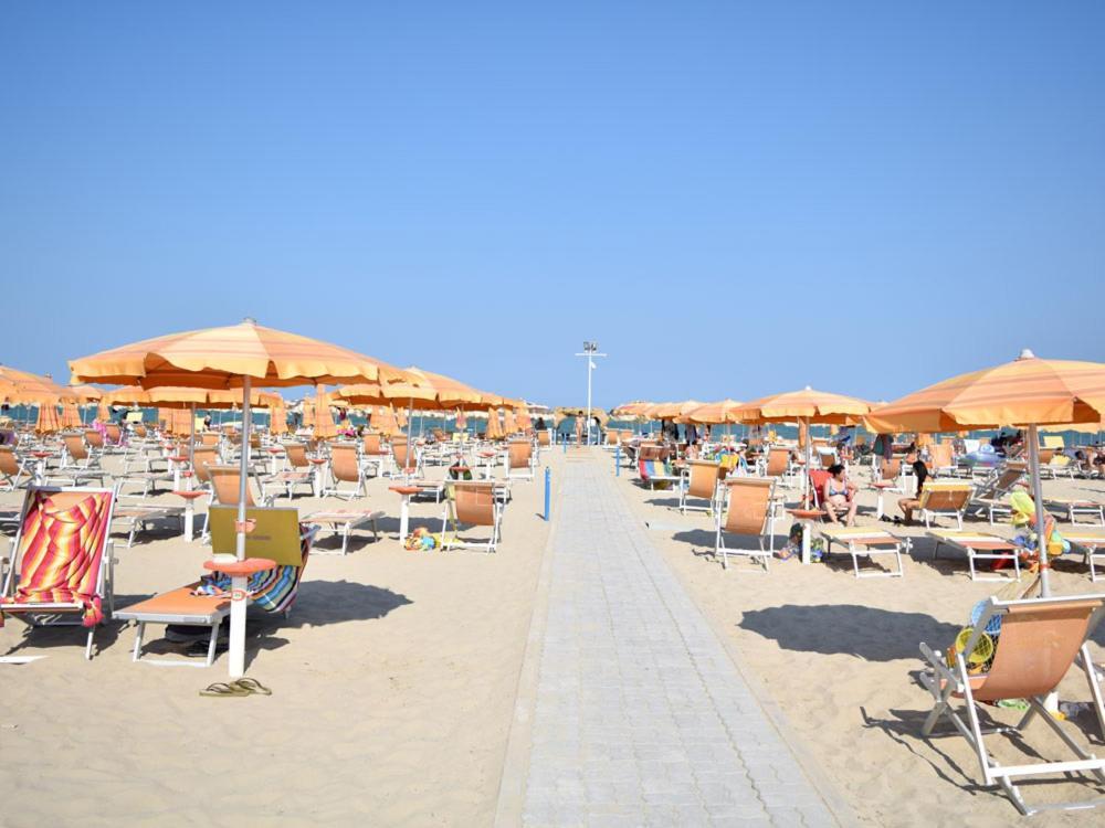 Ristorante Hotel Lucia - 100 Mt Dal Mare Giulianova Dış mekan fotoğraf